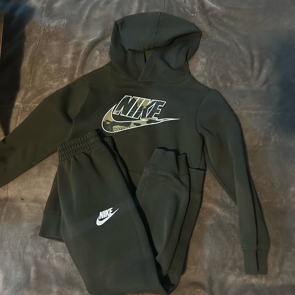 Nike Kids Dark Green Sweatpants & Hoodie Set